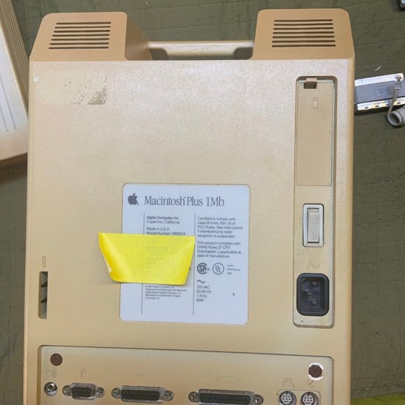 Macintosh Plus 1Mb and Hard Disk 20SC - Picture 10 of 12